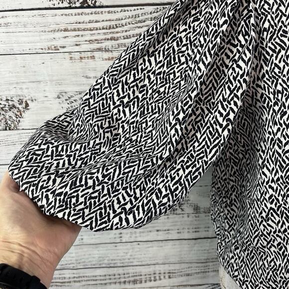 Vince Camuto Blouse Top size Small Black White Zebra Puffy Sleeves Ties Modest - Picture 6 of 10